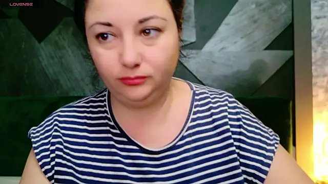 Snapshot of AleshaArabian chatting on January 4, 2025, 8:05 pm AleshaArabian online show from January 4, 2025, 8:05 pm