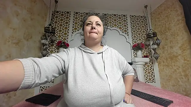 AleshaArabian online show from February 12, 2026, 4:51 am