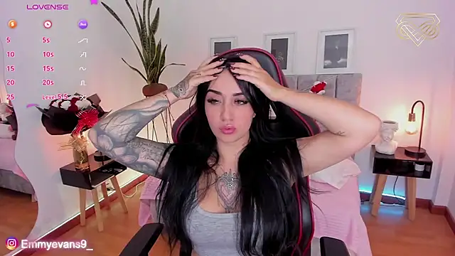 EmmyEvans1 online show from December 4, 2024, 7:56 pm