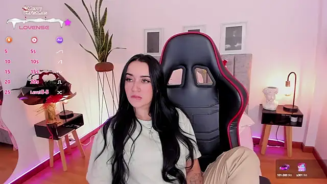 EmmyEvans1 online show from December 6, 2024, 7:01 pm