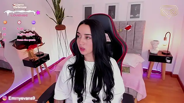 EmmyEvans1 online show from December 9, 2024, 10:41 pm