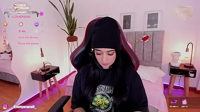 EmmyEvans1 online show from December 16, 2024, 7:10 pm