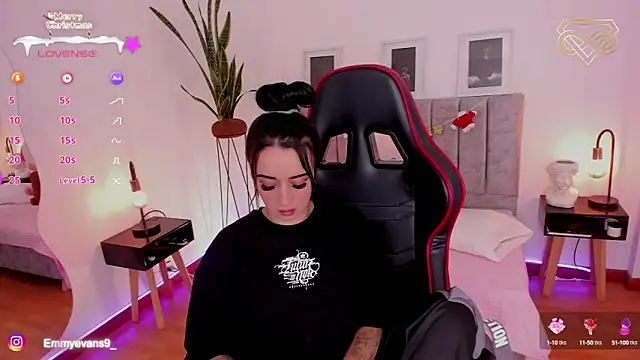 EmmyEvans1 online show from December 18, 2024, 3:22 pm