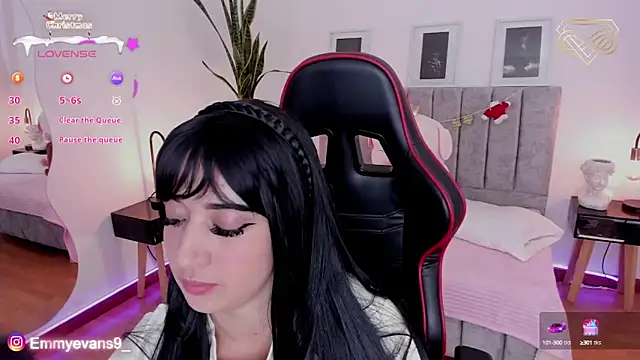 EmmyEvans1 online show from December 23, 2024, 7:20 pm