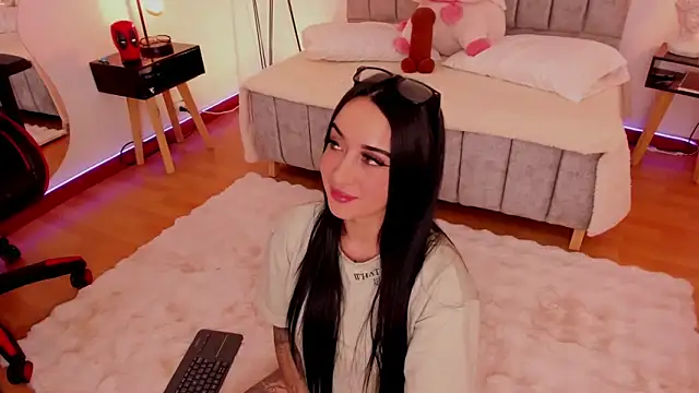 EmmyEvans1 online show from December 31, 2024, 6:13 pm