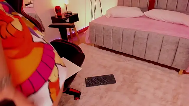 EmmyEvans1 online show from January 6, 2025, 10:37 pm