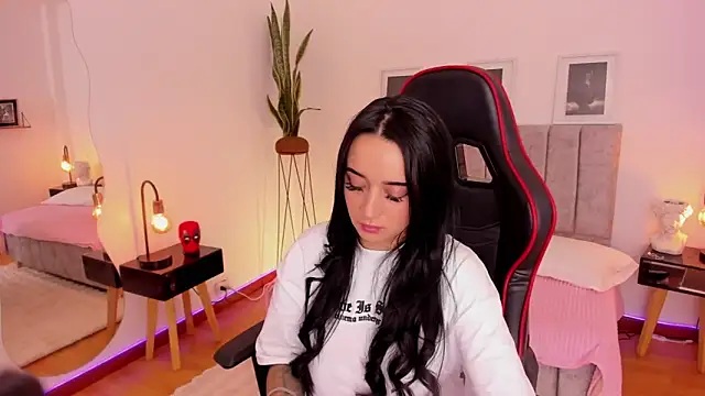 EmmyEvans1 online show from January 17, 2025, 7:38 pm