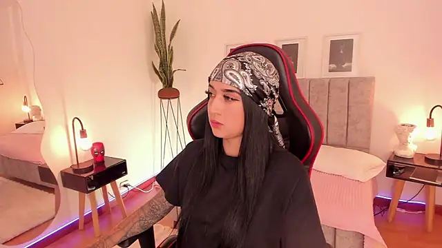 EmmyEvans1 online show from January 24, 2025, 7:39 pm