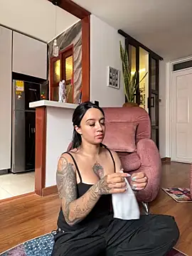 EmmyEvans1 online show from February 6, 2025, 8:45 pm