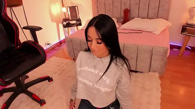 EmmyEvans1 online show from February 13, 2025, 7:52 pm