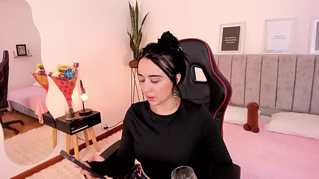 EmmyEvans1 online show from March 12, 2025, 1:58 am