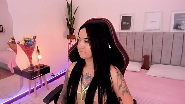 EmmyEvans1 online show from March 12, 2025, 7:49 pm