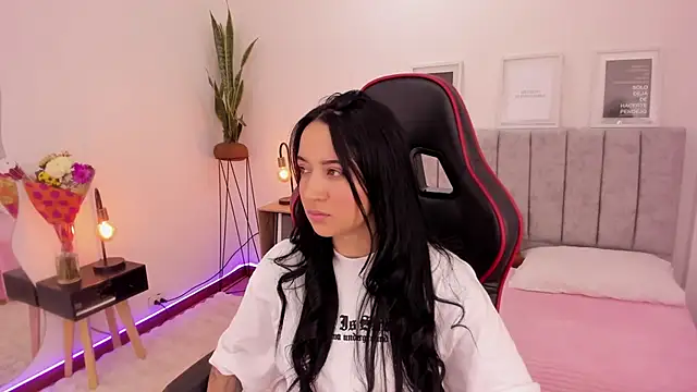 EmmyEvans1 online show from March 16, 2025, 7:17 pm