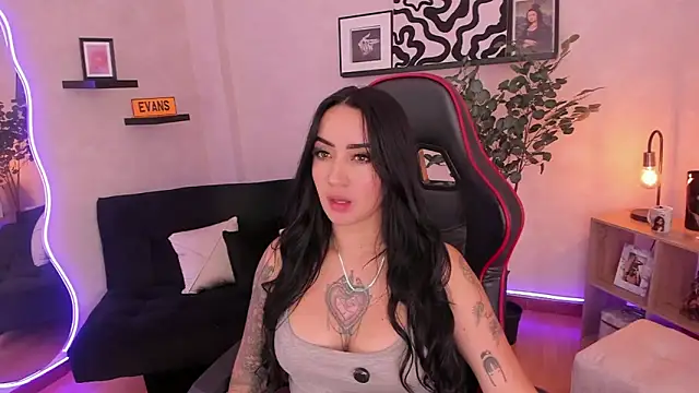 EmmyEvans1 online show from September 24, 2025, 7:39 pm