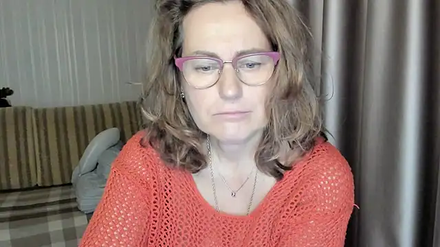 lauraoven online show from December 16, 2024, 2:05 pm