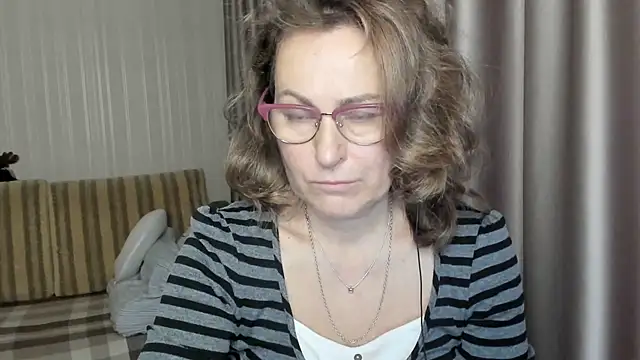 lauraoven online show from December 17, 2024, 7:29 am