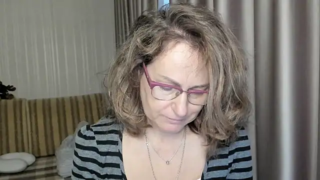 lauraoven online show from December 17, 2024, 12:33 pm