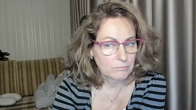 lauraoven online show from December 17, 2024, 6:31 pm