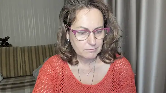 lauraoven online show from December 19, 2024, 3:30 pm