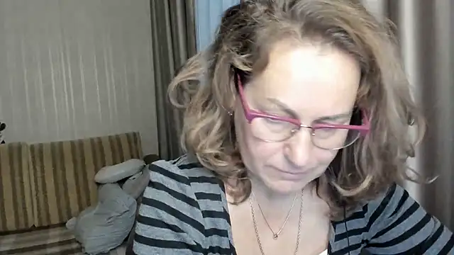 lauraoven online show from December 20, 2024, 7:44 am