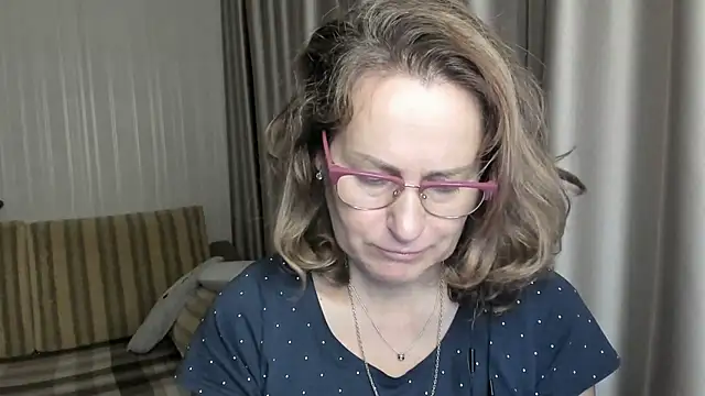 lauraoven online show from December 21, 2024, 1:53 pm