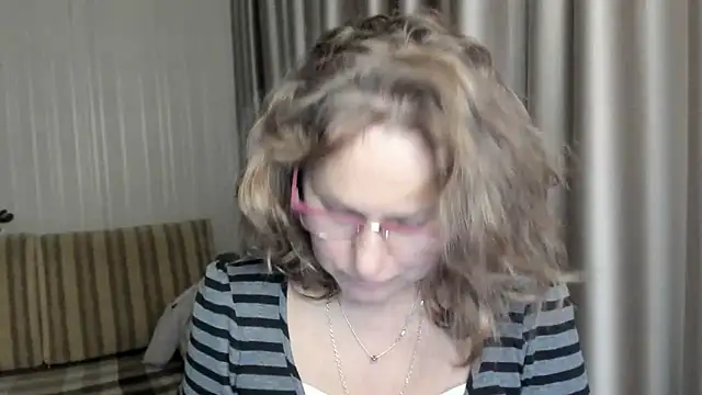 lauraoven online show from December 22, 2024, 3:33 pm