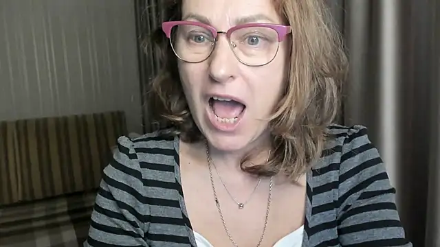 lauraoven online show from December 24, 2024, 4:08 pm