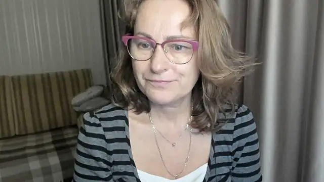 lauraoven online show from December 26, 2024, 12:16 pm