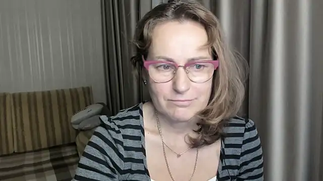 lauraoven online show from December 27, 2024, 8:13 am