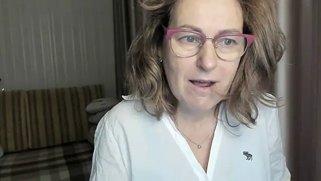 lauraoven online show from December 28, 2024, 10:58 am