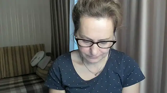 lauraoven online show from January 17, 2025, 7:08 am