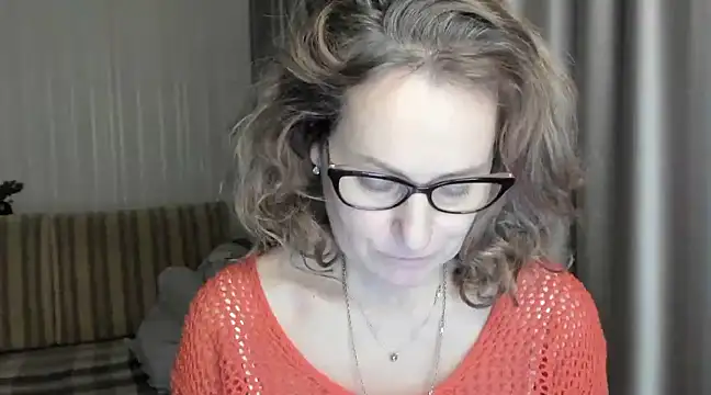 lauraoven online show from February 4, 2025, 5:45 pm