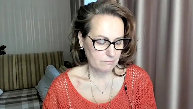 lauraoven online show from February 9, 2025, 8:11 am