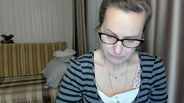 lauraoven online show from February 18, 2025, 4:26 pm