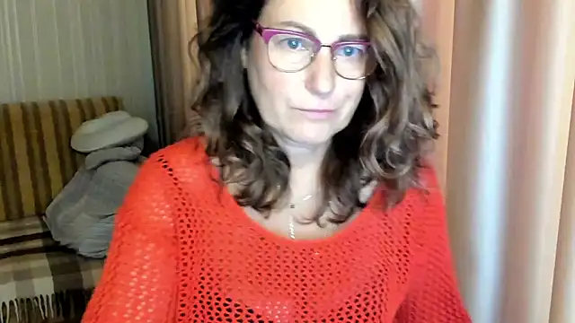 lauraoven online show from October 9, 2025, 7:06 am