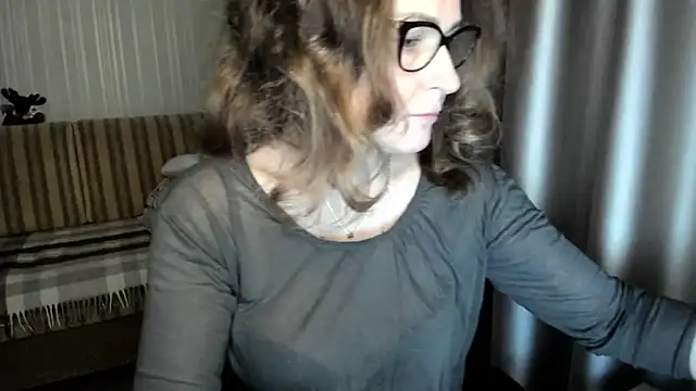 lauraoven online show from December 16, 2025, 7:13 am