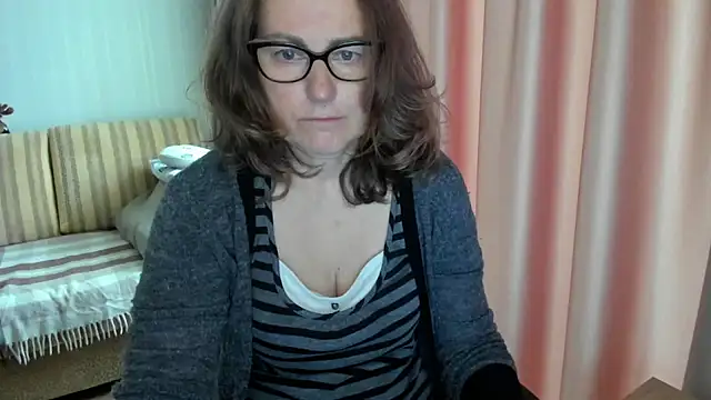 lauraoven online show from May 12, 2026, 7:49 am