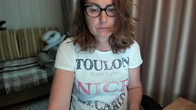 lauraoven online show from June 11, 2026, 3:10 pm