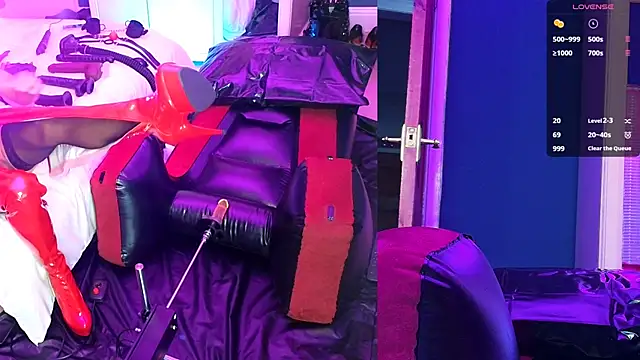 Kinky JXD online show from October 13, 2025, 5:02 pm