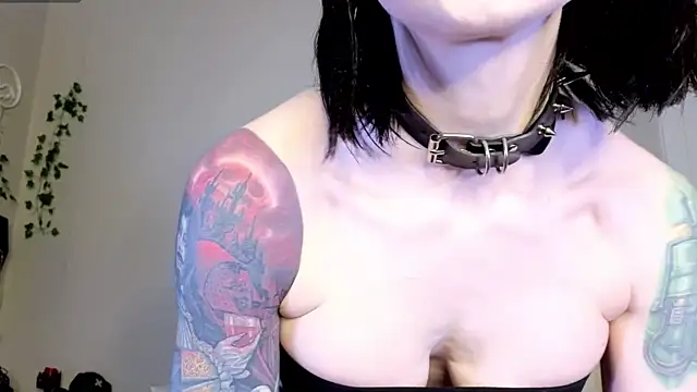 Snapshot of Ivey_and_James chatting on February 27, 2026, 9:37 pm Ivey and James online show from February 27, 2026, 9:37 pm