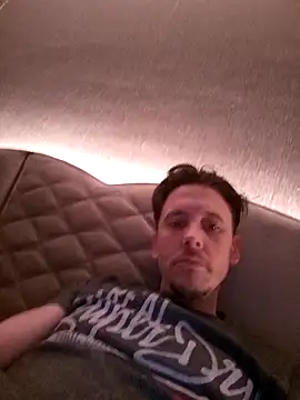 Snapshot of Antonio11111x chatting on February 2, 2026, 12:20 am Antonio11111x online show from February 2, 2026, 12:20 am