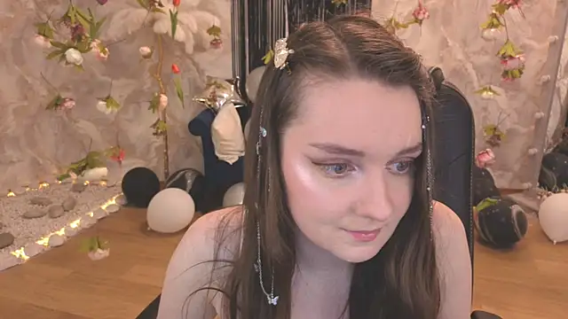 Snapshot of CloudGrace chatting on July 11, 2026, 6:21 pm CloudGrace online show from July 11, 2026, 6:21 pm