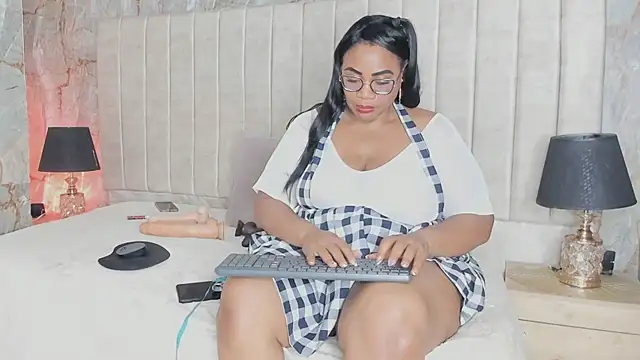 Snapshot of AranzaLatinBlacks chatting on February 19, 2025, 3:05 pm AranzaLatinBlacks online show from February 19, 2025, 3:05 pm