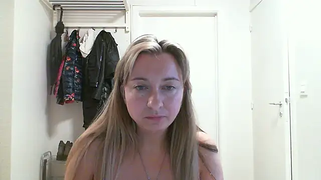 SusanCurt online show from October 10, 2025, 8:02 am