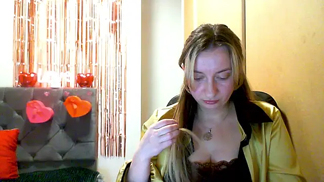 SusanCurt online show from February 9, 2026, 8:24 pm