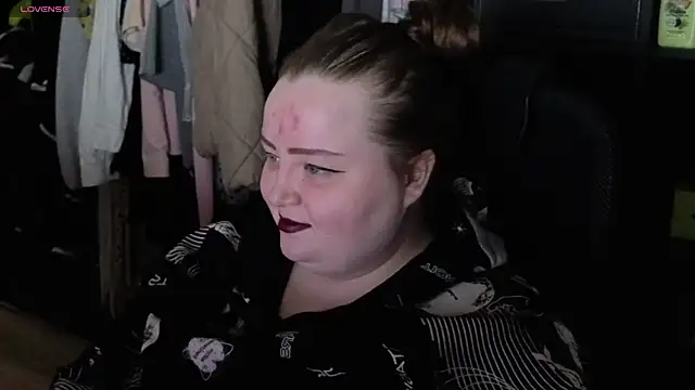 Snapshot of EMMA__CONNOR chatting on October 15, 2025, 12:11 am EMMA CONNOR online show from October 15, 2025, 12:11 am