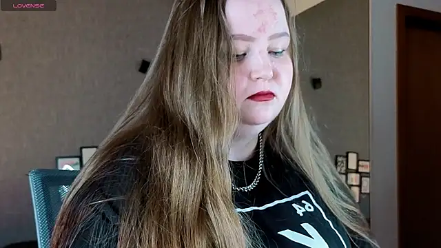 Snapshot of EMMA__CONNOR chatting on October 20, 2025, 5:24 pm EMMA CONNOR online show from October 20, 2025, 5:24 pm