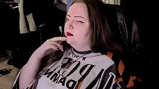 Snapshot of EMMA__CONNOR chatting on November 8, 2025, 8:40 pm EMMA CONNOR online show from November 8, 2025, 8:40 pm