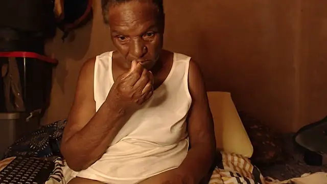 Snapshot of NaughtyGranny chatting on February 9, 2025, 7:52 pm NaughtyGranny online show from February 9, 2025, 7:52 pm