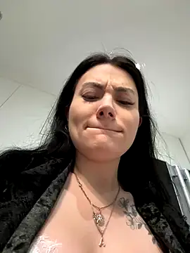 Wet  Bunny online show from October 5, 2025, 3:38 am